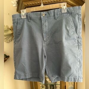 M - men’s flat front blue shorts size 36 short great condition